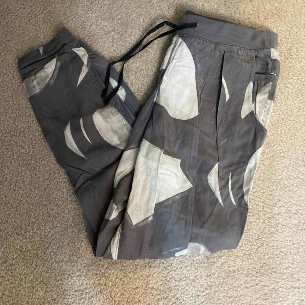 lululemon athletica Gray and White Patterned Joggers